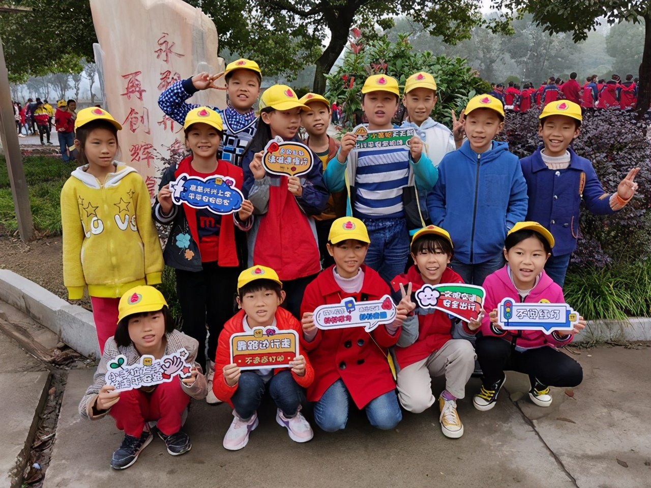 车轮互联关爱儿童出行 助力扬帆计划“思源方舟安全小黄帽”行动