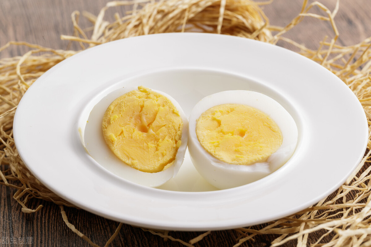 煮雞蛋，不要直接加水煮，多加這2步，雞蛋又香又嫩，還很好剝殼