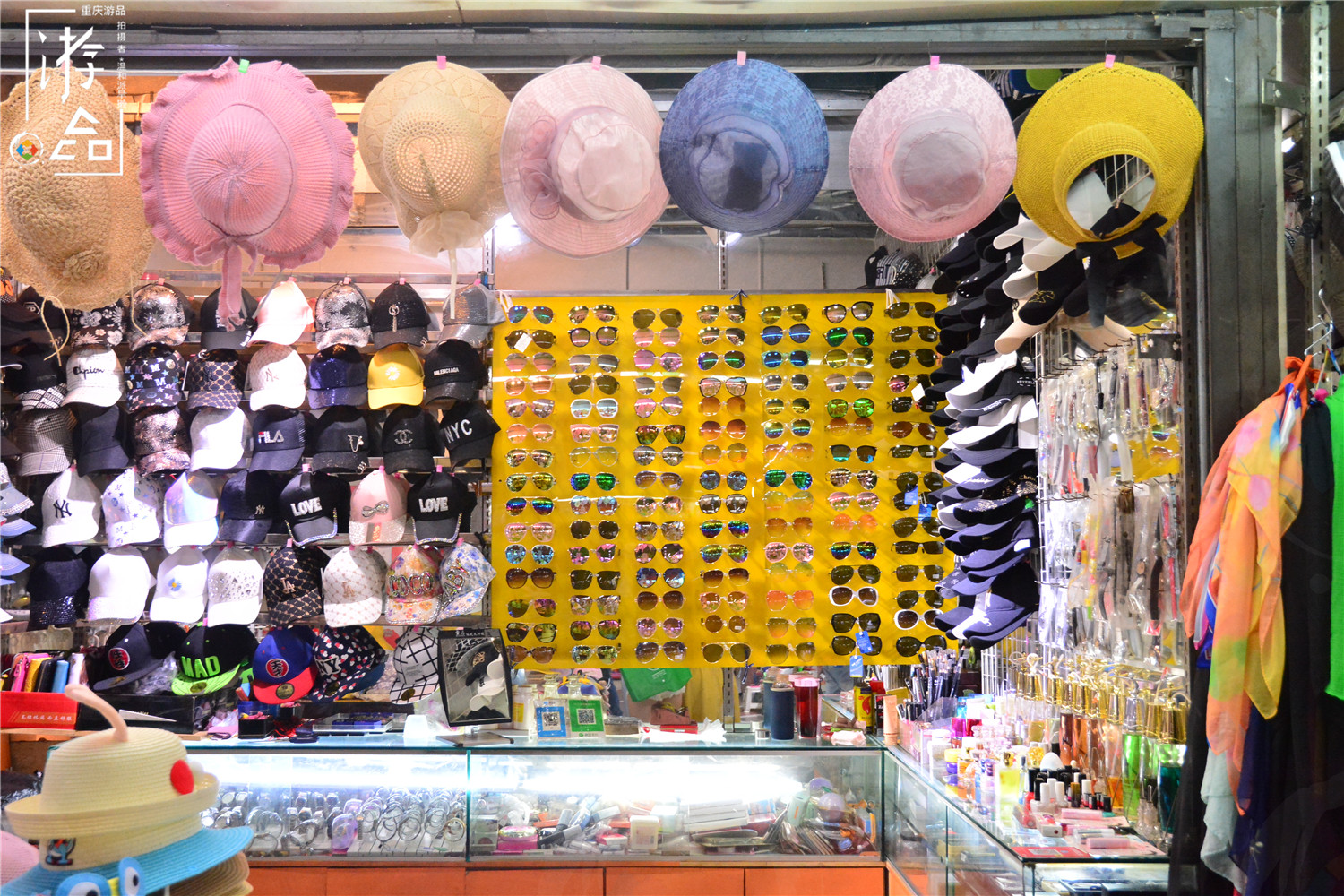 重庆地下商场的套路：砍价要从1折开始，试穿不买会被甩脸色