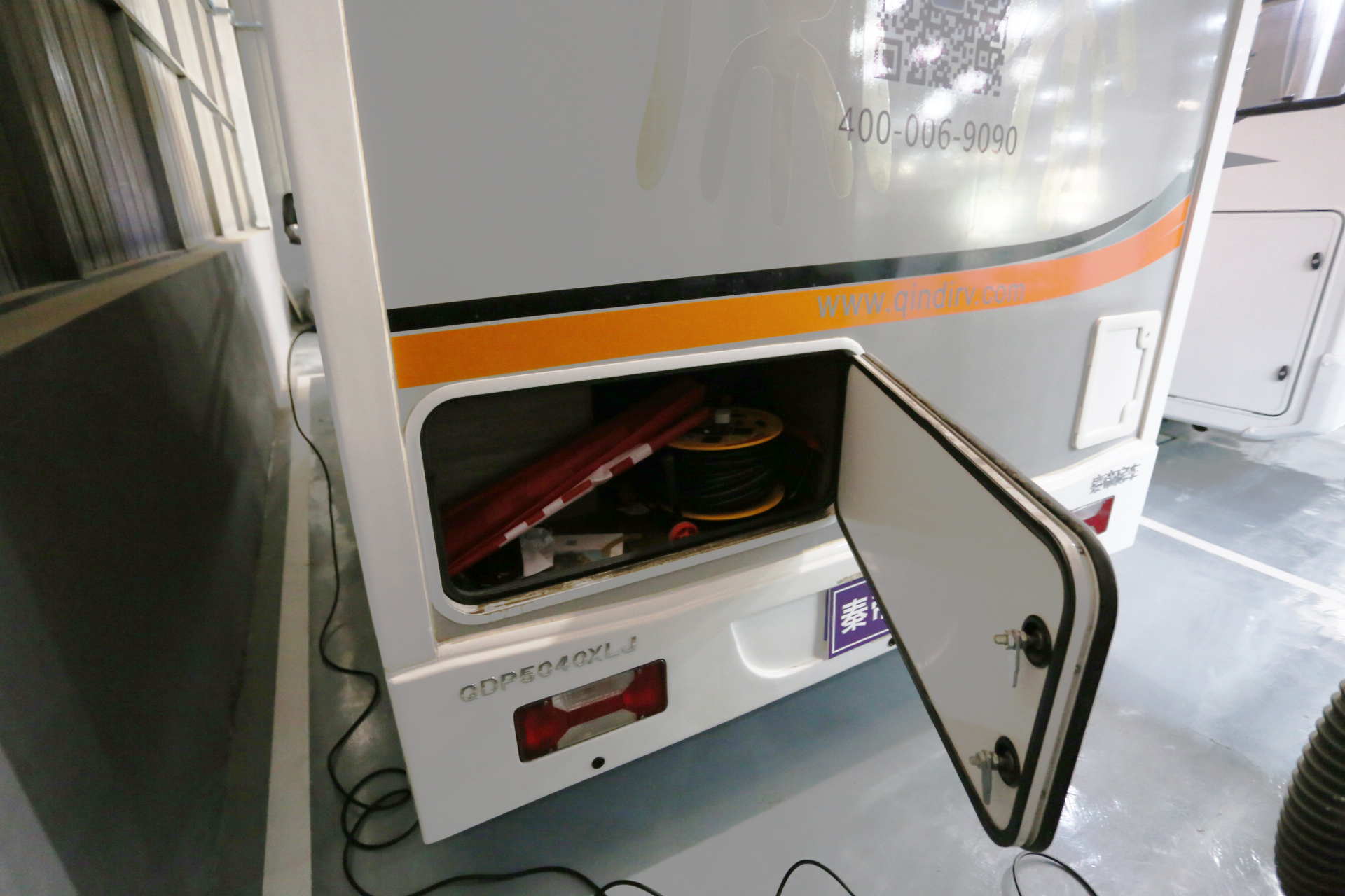 秦帝房車 維拉系列無拓展版 大空間會(huì)客區(qū) 縱置上下鋪