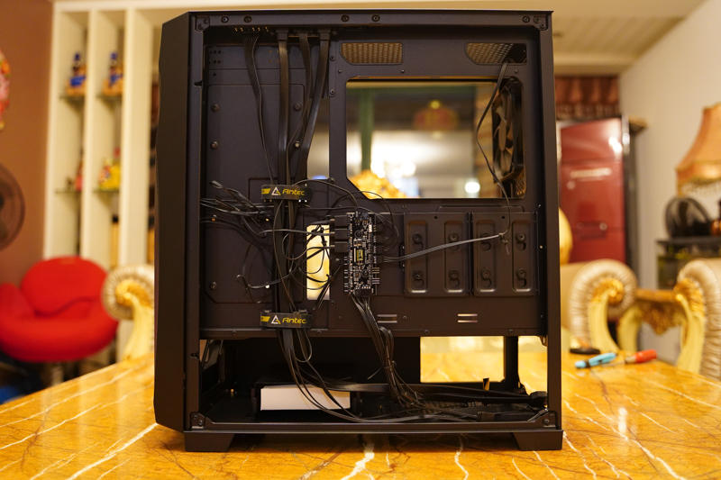 这机箱真浪！安钛克风行者DF700 Flux中塔机箱开箱简评