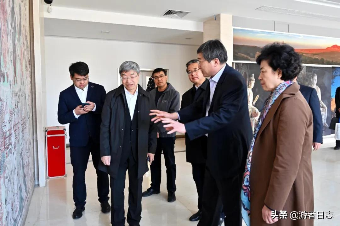 东亚文化之都活动年：中外嘉宾参观考察敦煌“一窟四展”