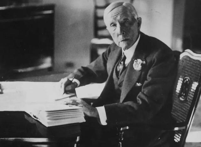 洛克菲勒：当你没钱的时候，别急着赚钱，先做