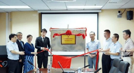 辛巴再次做公益，为钟南山医学基金捐款600万，钟老亲自发言感谢