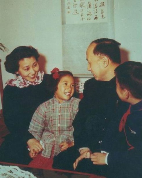 请假探亲惊动美军高层，钱学森遭软禁五年，始作俑者却是昔日好友