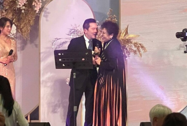 向佐郭碧婷为女儿举办豪华百日宴，开21席庆祝，网友却感觉厌烦