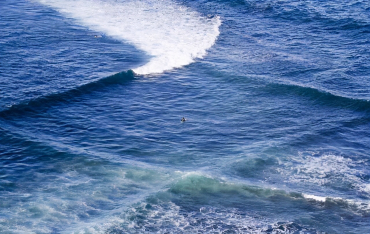 海洋为什么会出现方格子波浪？是自然现象，还是怪物来袭前兆？