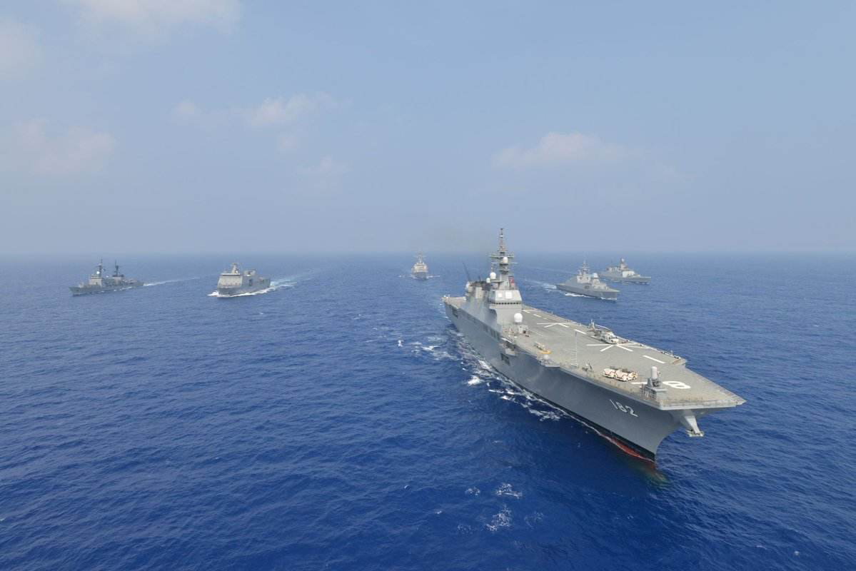 东亚最强\"准航母\"之争：075型强势出现，