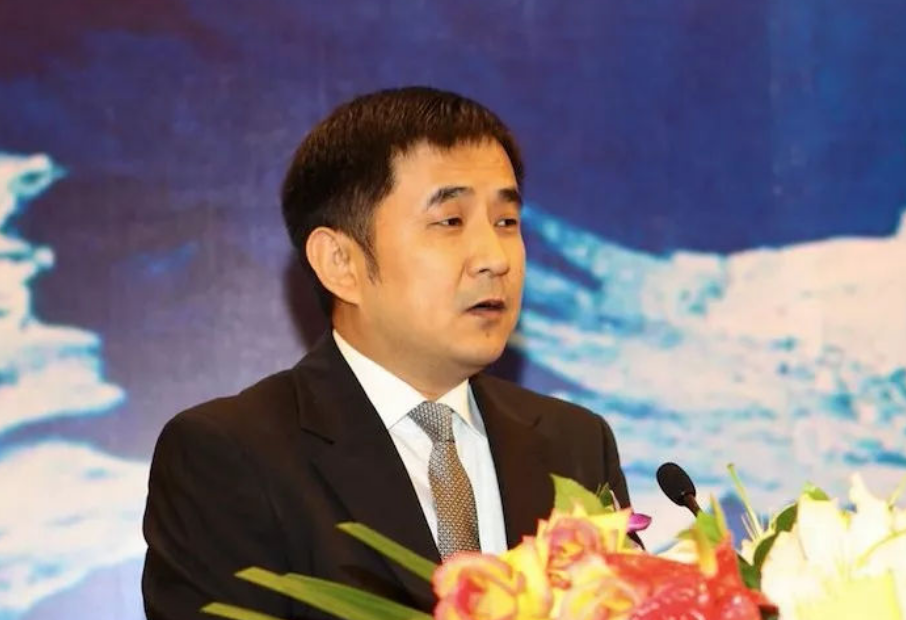 王永红：公司破产丝毫不慌，套61亿携女明星出逃，亲爹去世都不回