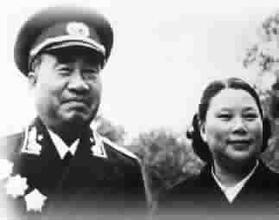 她是副国级，丈夫是正国级，丈夫105岁时瘫痪的她突然站起走路了