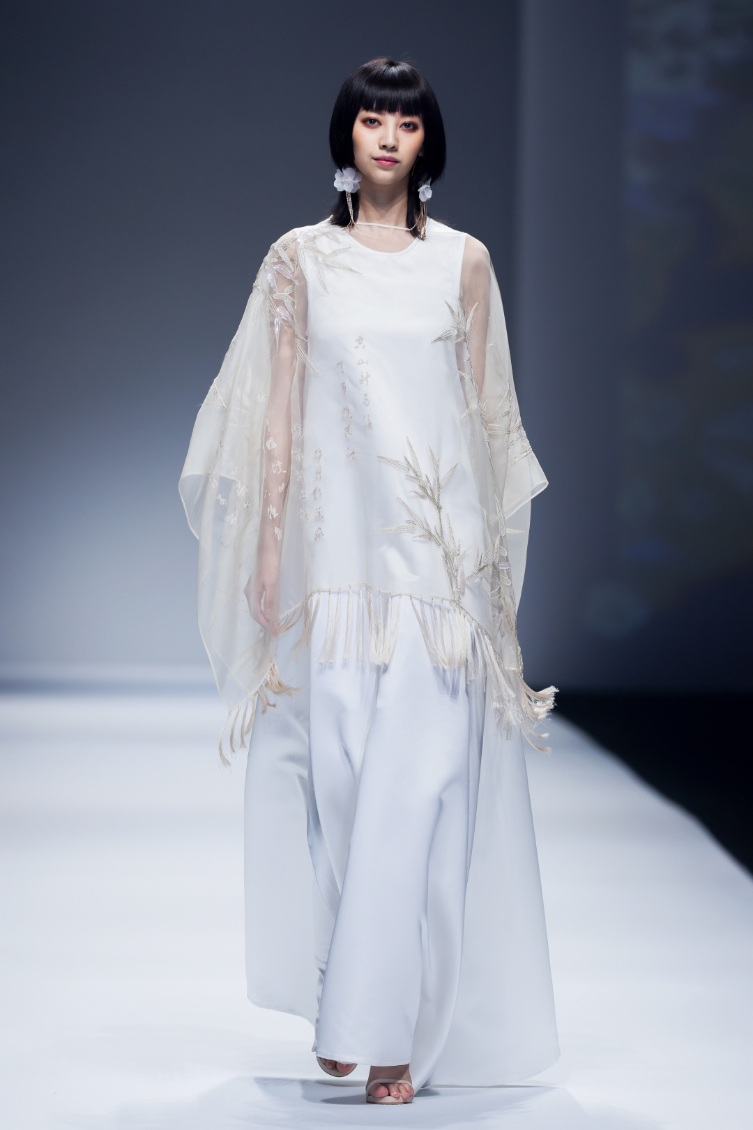 嫵WOO：让东方女人流动的妩媚之美引领时尚