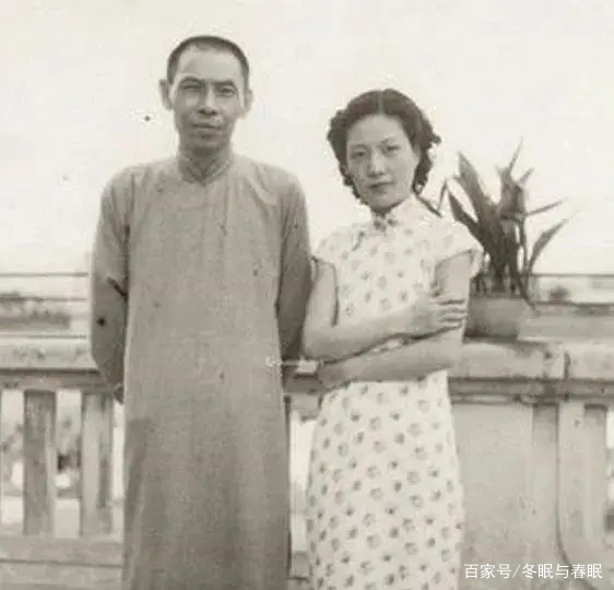 《装台》长相粗犷，无所事事，抱狗撵猫的疤叔