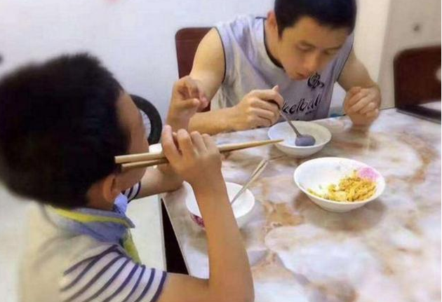 有種糊弄叫中國式早餐，看起來營養豐富，實則危害孩子健康