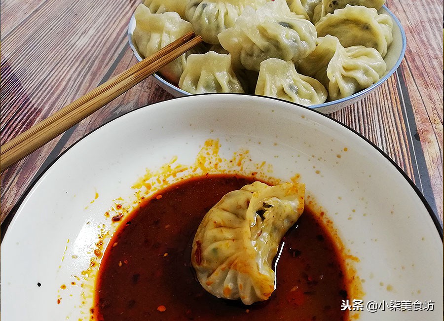 图片[1]-三鲜蒸饺家常做法 开水一烫 不用饧面 皮薄馅大 咬一口很过瘾-起舞食谱网