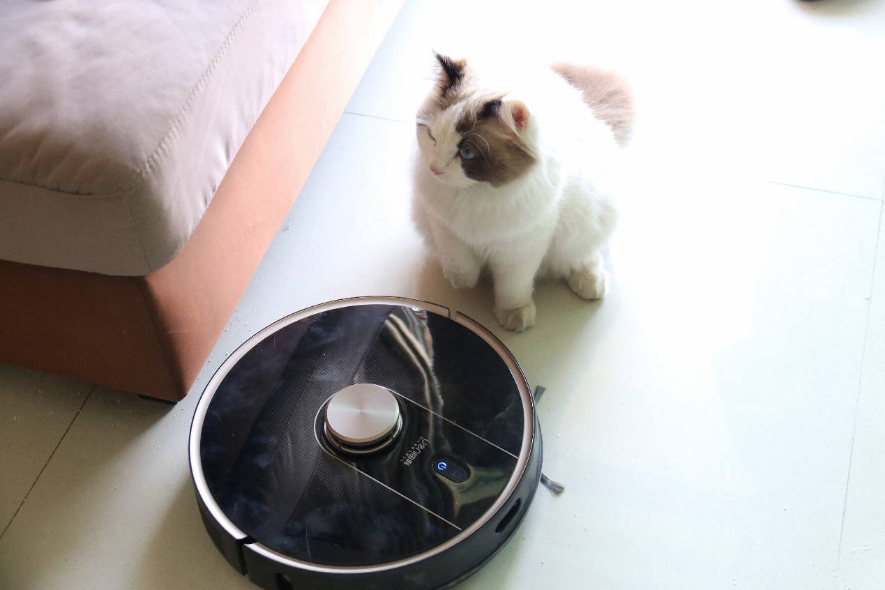 这个假期有规划：自动集尘更方便，由利V980 PLUS体验