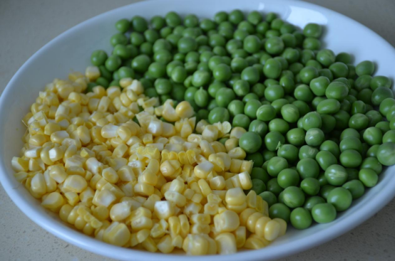 隔夜的剩米饭也能玩出新花样，做出来颜色鲜艳的炒饭，太香了