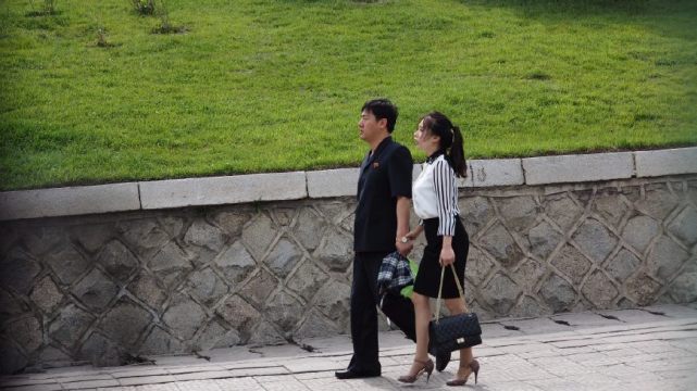 Dating etiquette in Pyongyang
