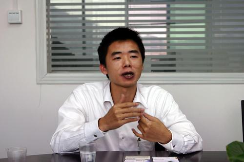 “他”终于击败雷军，较量初现分晓，雷军下一