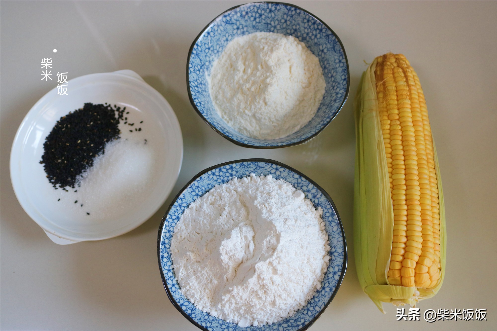 夏季玉米正鮮嫩，搭配這兩種麵粉烙餅，又香又軟，早餐吃很合適