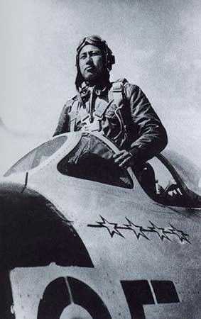 志愿军空军接二连三击落美国王牌飞行员，看看