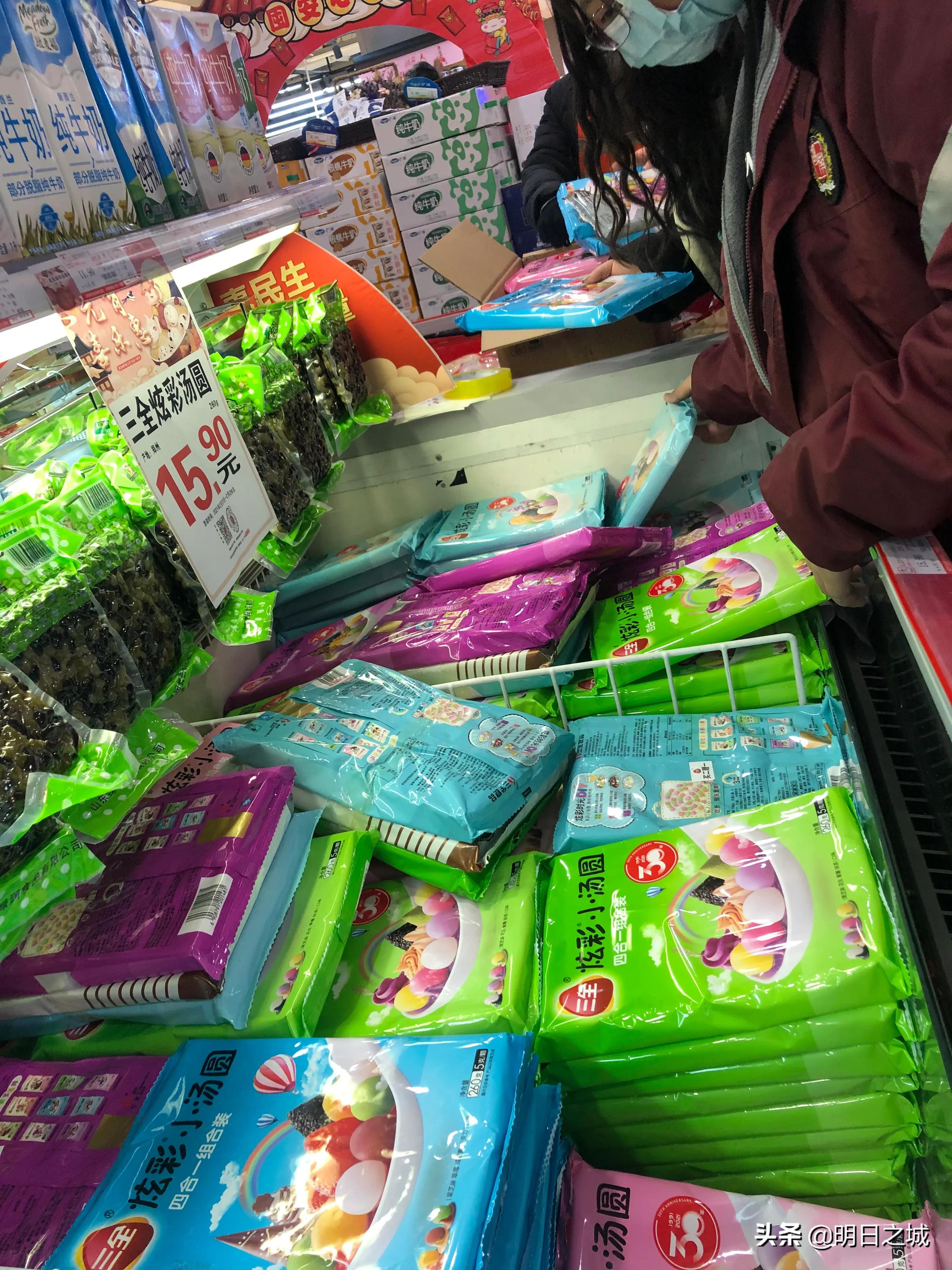 Eve of festival of lanterns, this supermarket stuffed dumplings masse of glutinous rice flour served in soup sells Changchun mad! 