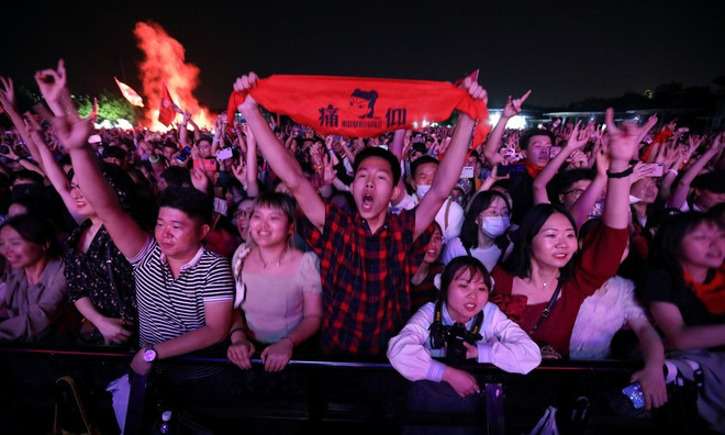 彻底封杀！起底吴亦凡背后的“饭圈”经济学