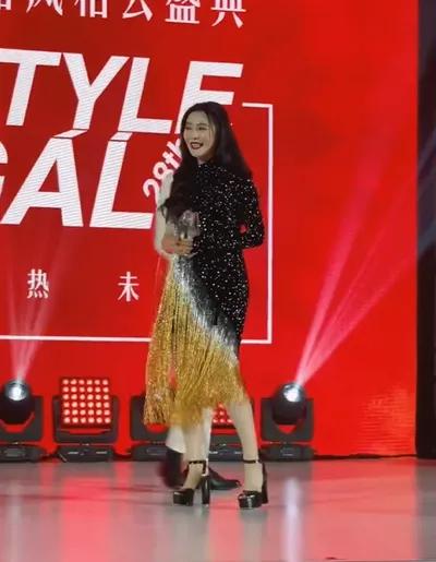 范冰冰空降盛典活动气质大变，将高定穿成妈妈装，脸部浮肿明显