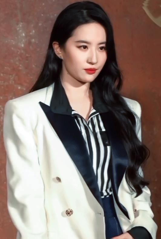 Zhu Yilong suspected of an empty field accident, Liu Yifei came to the ...