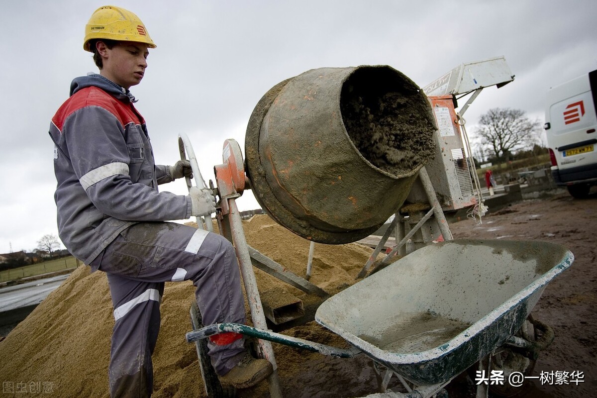 水泥价格暴跌，有部分水泥企业已停产，农民盖房的时机到了