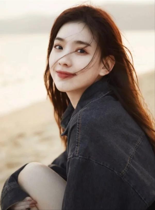 After Sun Ning became popular, he shot an ad and unbuttoned the three