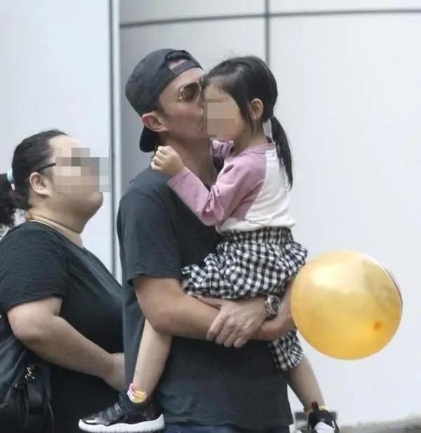 林心如曬女兒小海豚送的母親節禮物，小公主真的好會畫畫呀