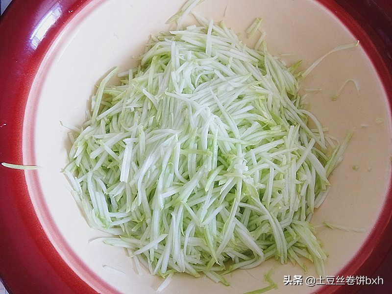 秋天，这馅做包子就水煎，暄软焦脆又营养，几天不吃就馋得慌