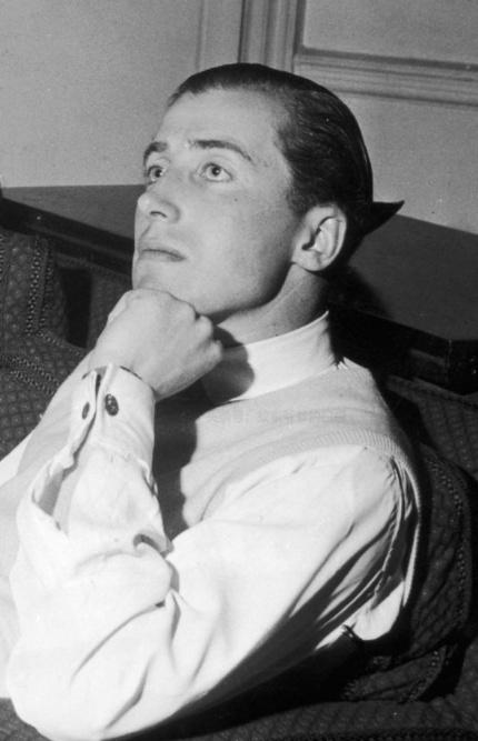 “唐顿庄园”的主人，英女王随叫随到的蓝颜知