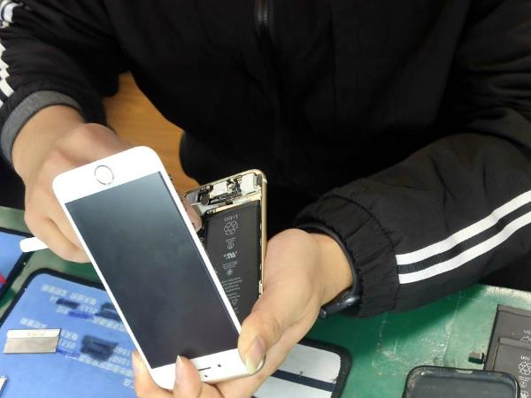 原地满血复活，马拉松iPhone6S旗舰版超大容量电池更换记