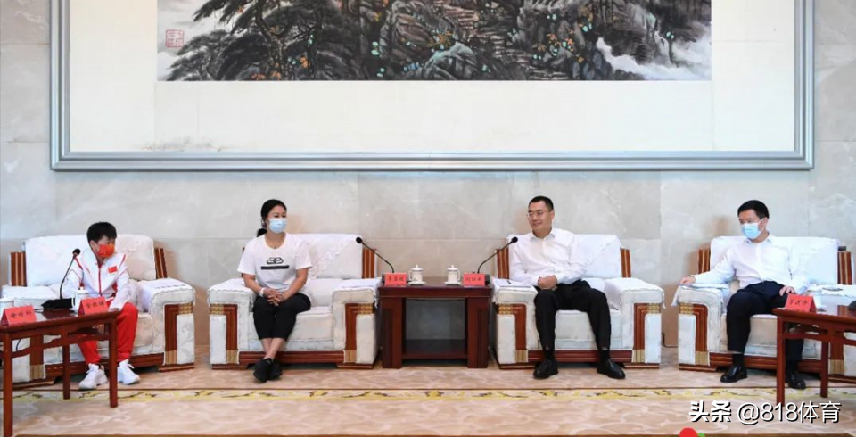 全红婵衣锦还乡!湛江市举办盛大欢迎仪式,站书记市长中间C位同框