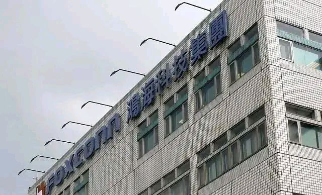 给大陆人赏饭吃？中国代工巨头正式崛起，郭台