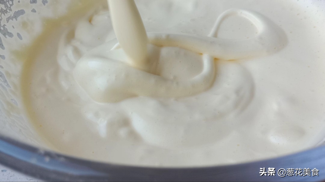 4個雞蛋1碗麵粉，教你自己在家做老式雞蛋糕，還是小時候的味道