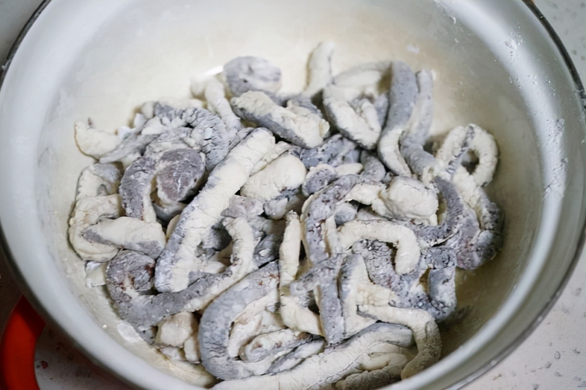 The shiitake mushrooms are made into sweet and sour shiitake mushroom