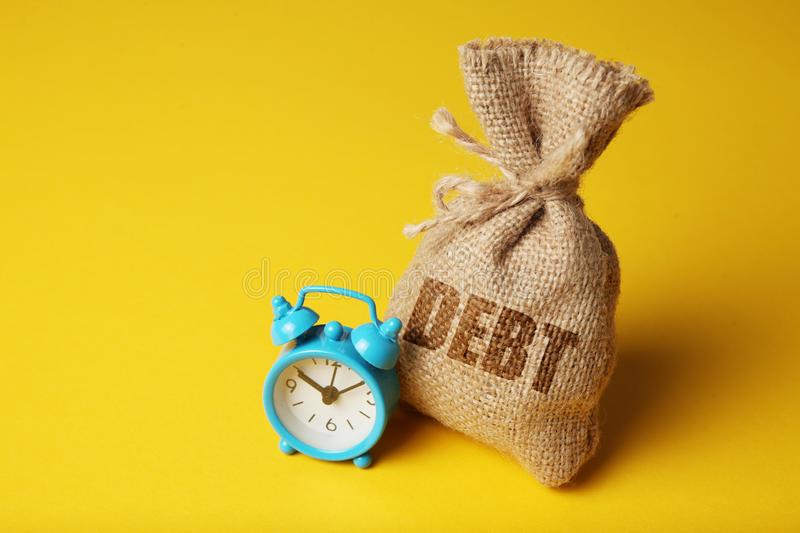 蚂蚁借呗突然被关闭，支付宝中的欠款怎么办？