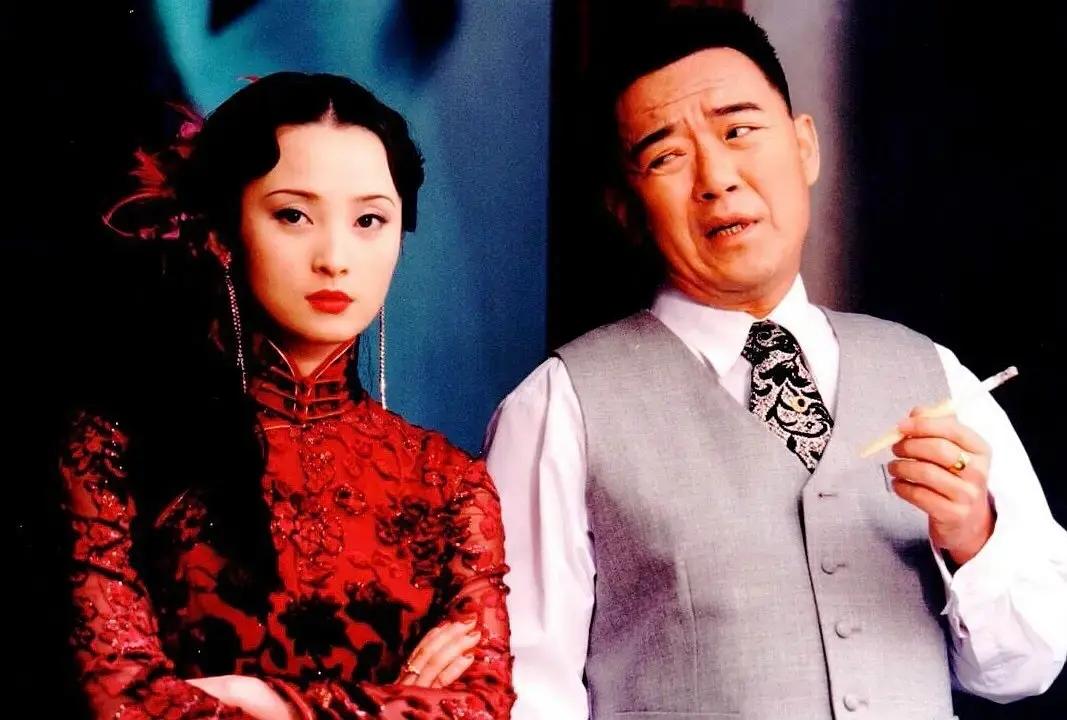 李立群30岁女儿官宣恋情！与黑人男友大秀恩爱，对方是她的初恋
