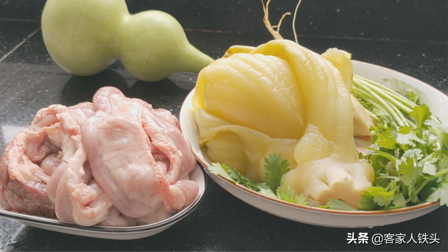 廣東人吃粉腸真有一套，半斤做一鍋，配料有訣竅，鮮嫩開胃營養好