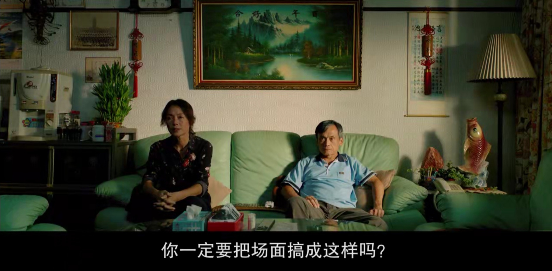 小儿子伤人入狱，大儿子跳楼自杀，这部电影里