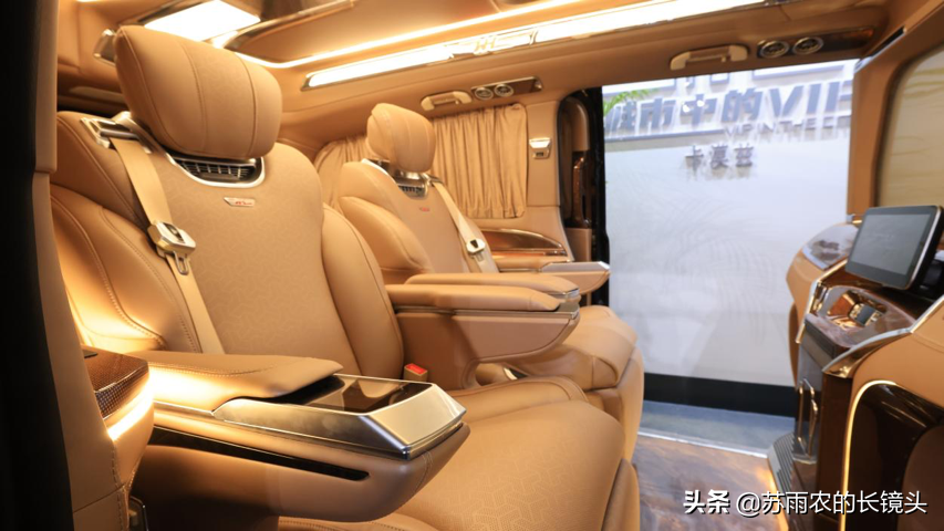 两大系列 五款新车 伟昊汽车亮相第十九届上海国际车展