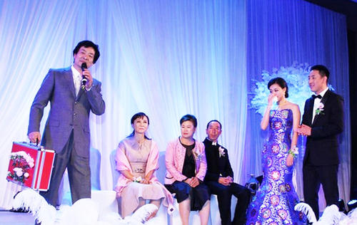 濮存昕嫁女儿，不收彩礼还倒贴50万，现实版凤凰