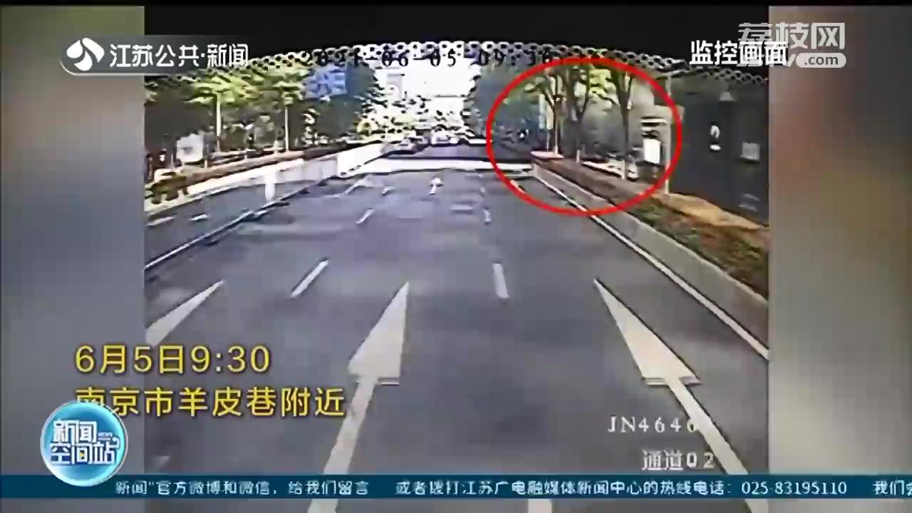 电动车自燃 南京公交司机40秒快速灭火