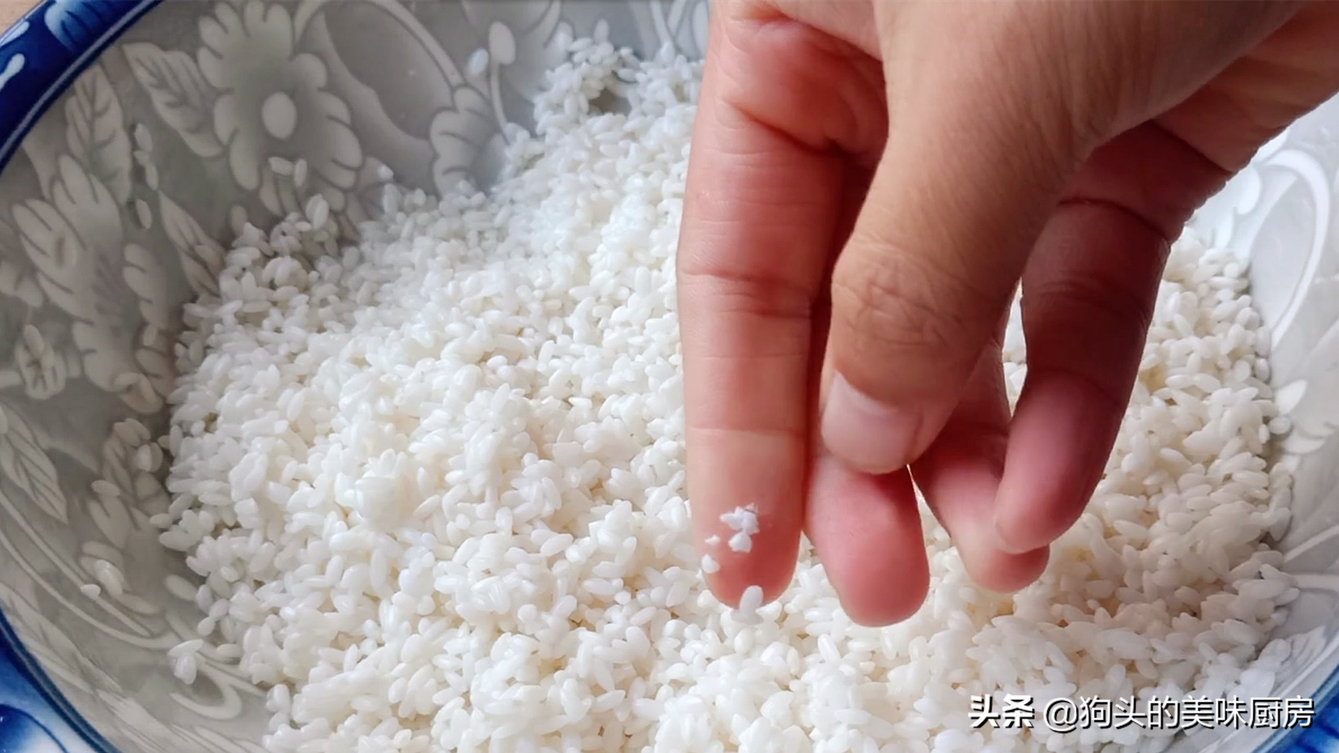 它比饅頭簡單，比麵包好吃，我家隔三差五就做，香甜鬆軟真好吃