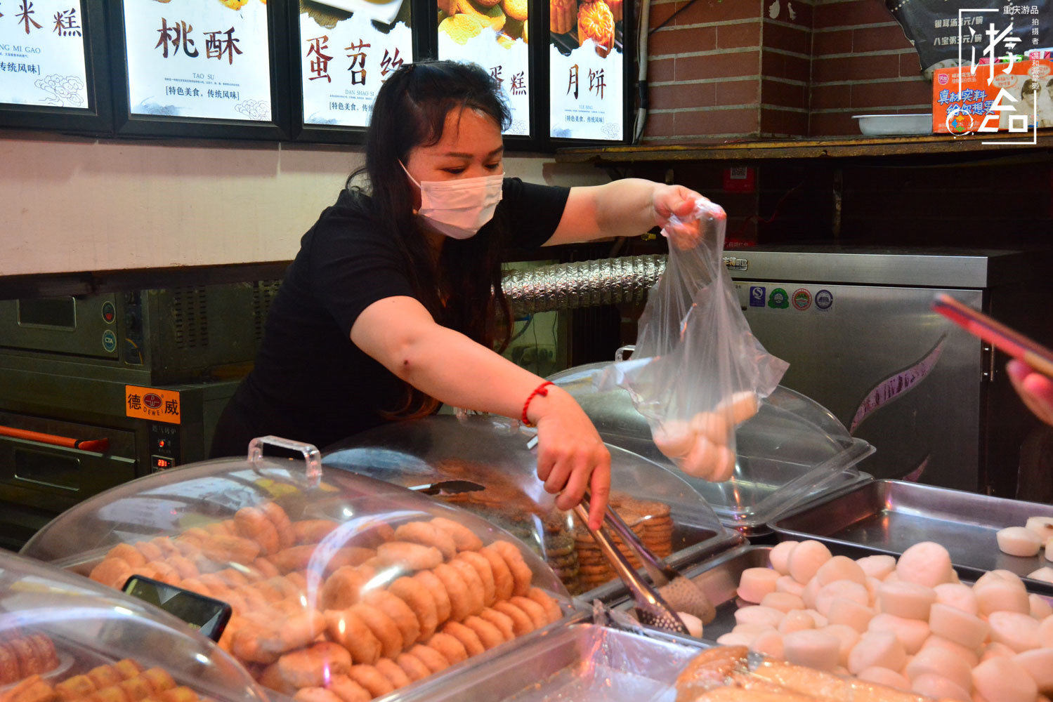 重庆渝中的”城中村“：龙蛇混杂的菜园坝，摩的和算命人纠缠不清