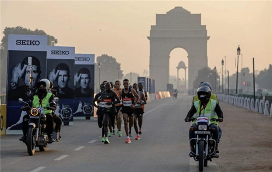 印度根本无所谓！疫情完全失控，雾霾超标10倍，一样搞马拉松比赛