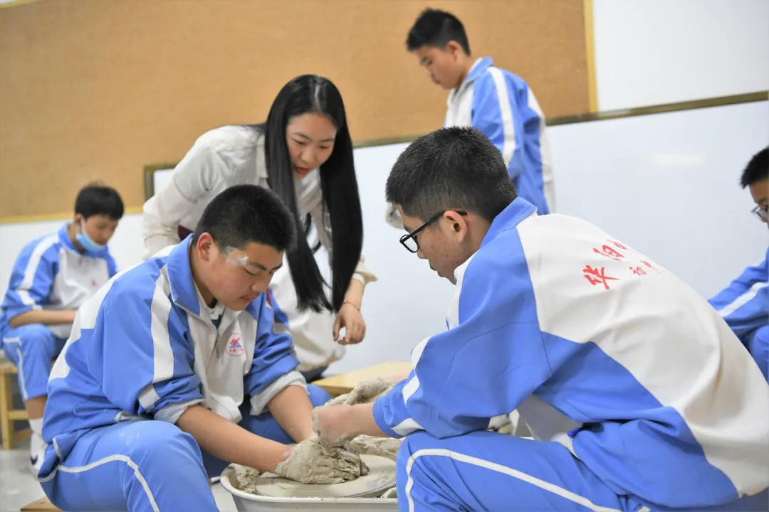 育人育心五育融合--新区中小学课后服务工作现场会在华阳中学召开