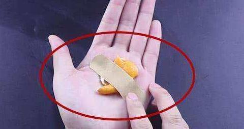 女人睡前把橘子皮貼在肚臍上，3件好事或許會不請自來，不妨一看